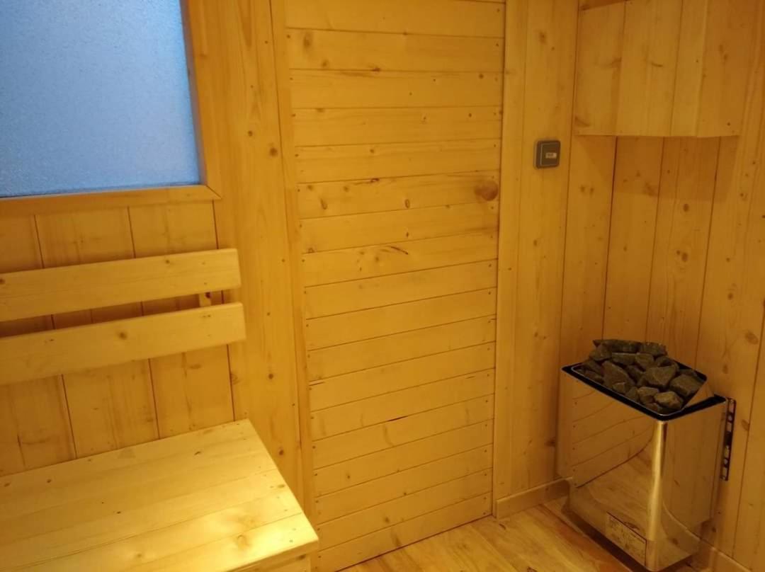 Sejour Au Jardin De Cupidon Avec Jacuzzi Et Sauna Balbigny Exterior foto