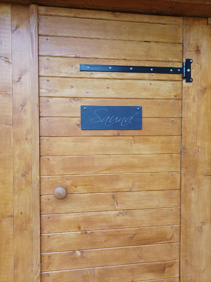 Sejour Au Jardin De Cupidon Avec Jacuzzi Et Sauna Balbigny Exterior foto