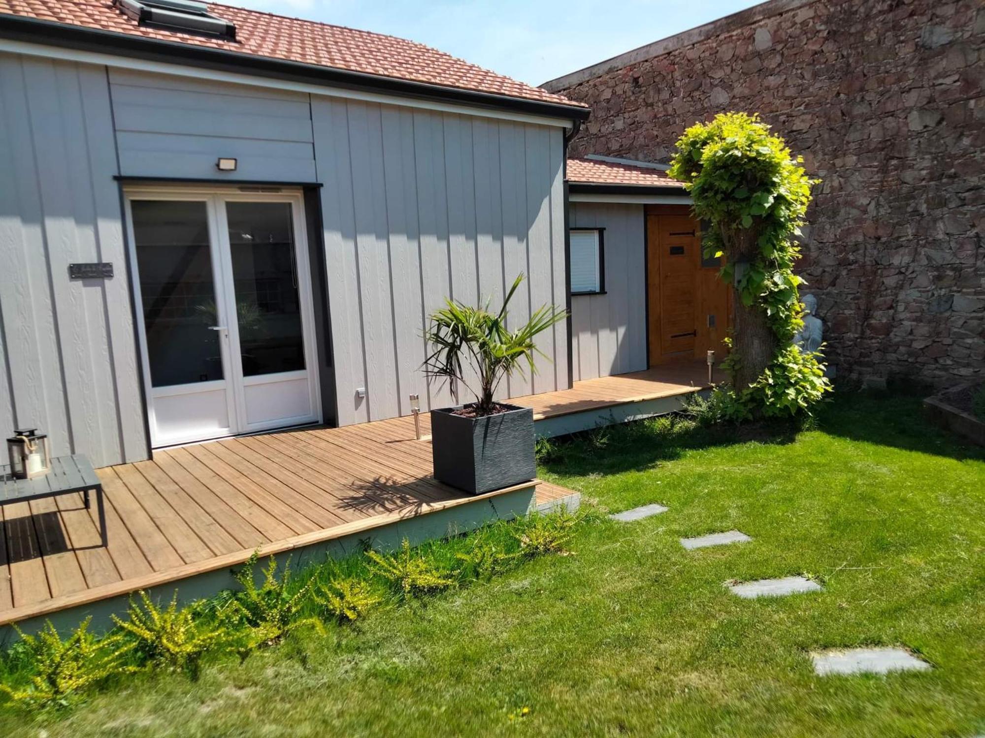 Sejour Au Jardin De Cupidon Avec Jacuzzi Et Sauna Balbigny Exterior foto